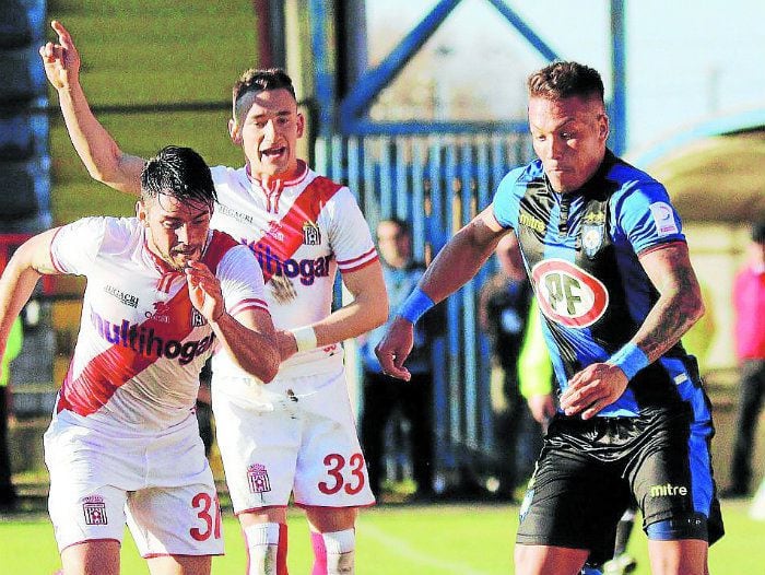 Huachipato hundió un poco más a Curicó