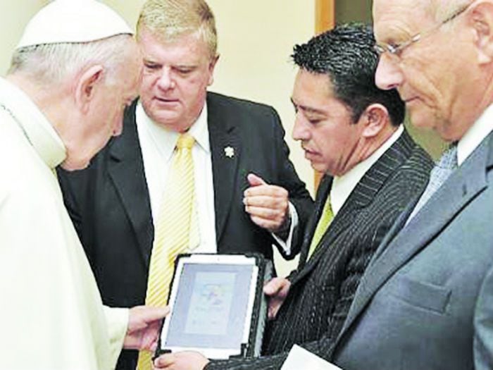 Papa Francisco "cazó" al primer fiel en el "Pokemón GO católico"