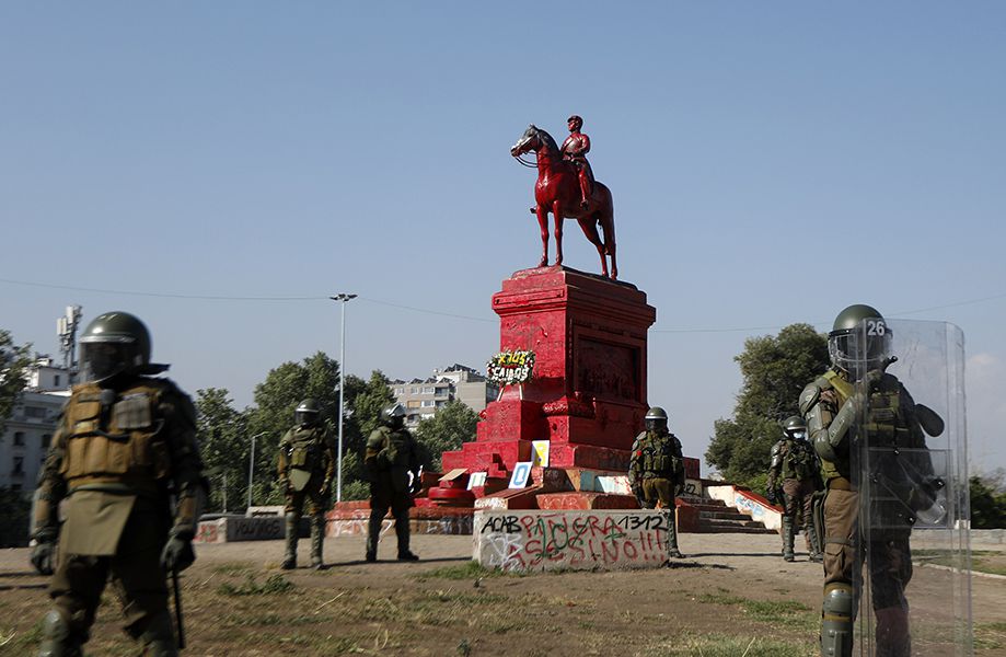 Manifestacion en Plaza Baquedano previo a la conmemoracion del 18 de Octubre