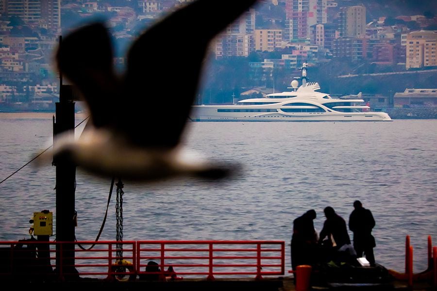 VALPARAISO: Lujoso yate Anna I se mantiene a la gira en la bahia