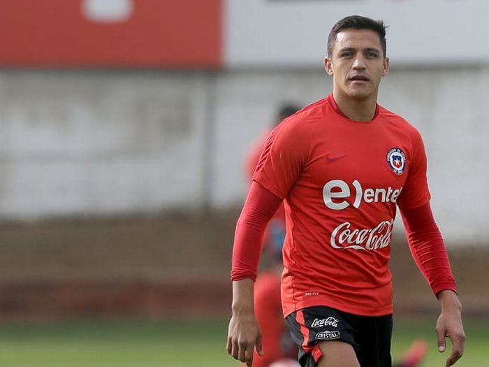 Leyenda del Manchester United despedazó a Alexis Sánchez