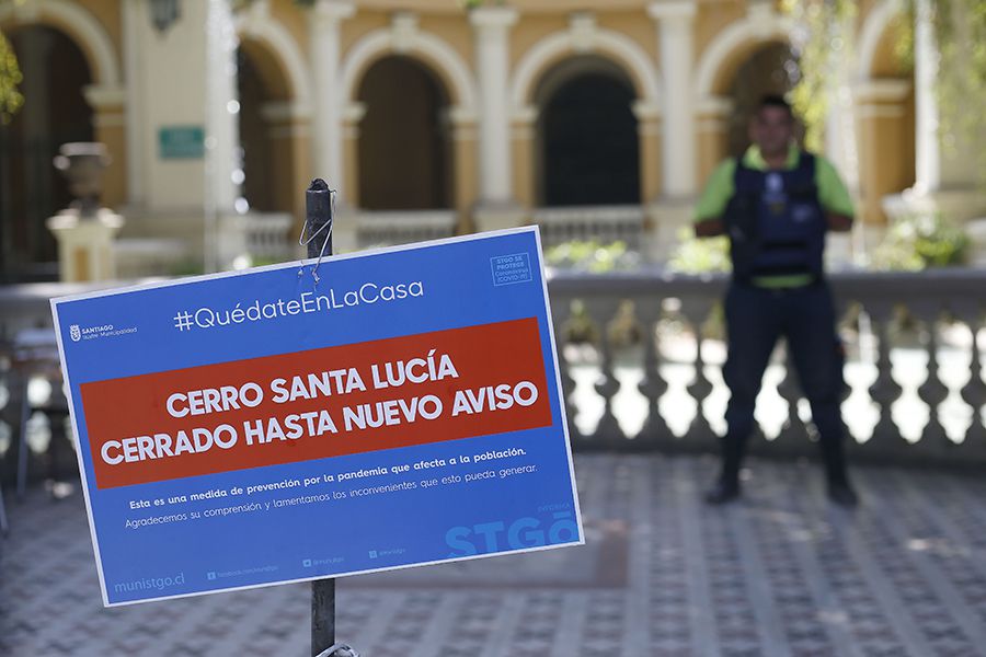 Alcalde de Santiago anuncia el cierre del Cerro Santa Lucia