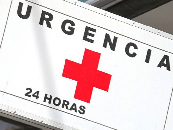 Huyó tras ser atendido en hospital, pero volvió por la gravedad de la herida