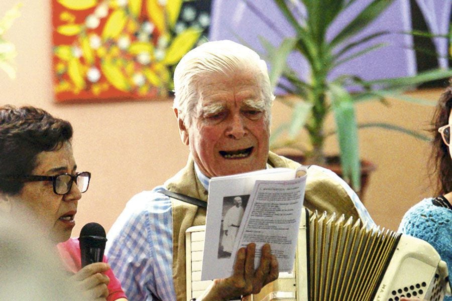 "No voy a poder ver este nuevo Chile...": las emotivas palabras del padre Mariano Puga