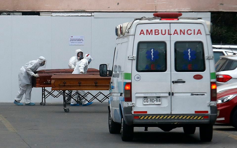 Gran cantidad de Carrozas funebres retiran a  fallecidos por Covid 19 en el Hospital San Jose