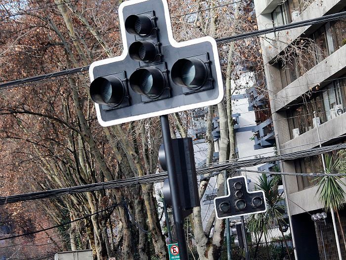 Carabineros dirige el tránsito por cortes de luz