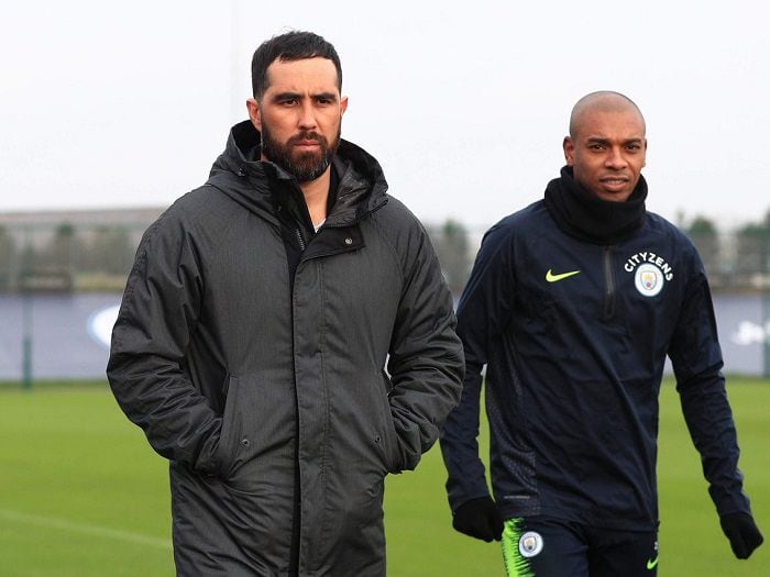 "¡Qué bueno verte denuevo!": Claudio Bravo se reintegró a las prácticas del Manchester City