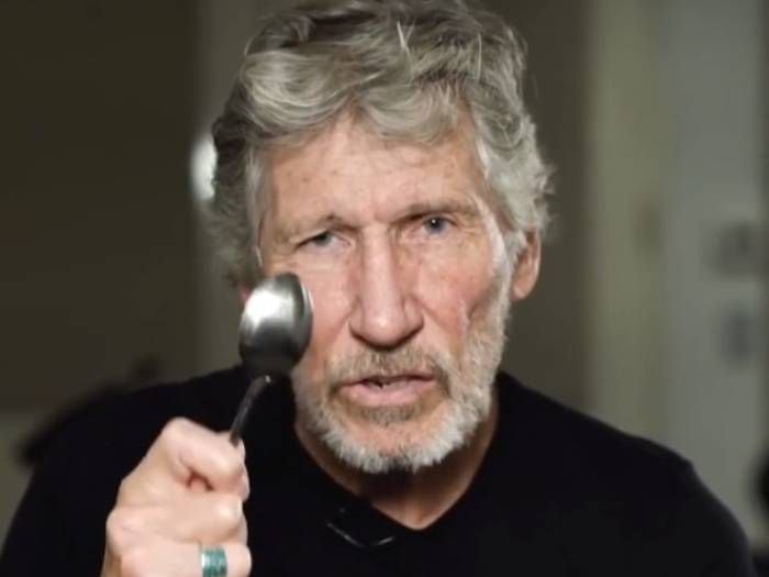 Roger Waters interpreta "El derecho de vivir en paz" en aislamiento