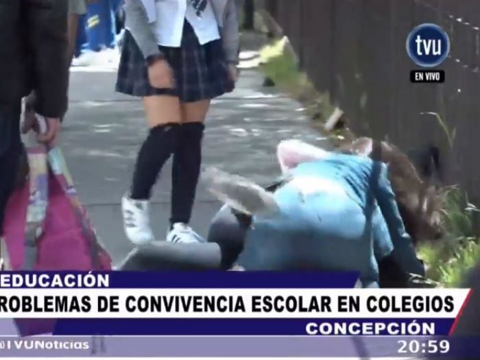 Registran brutal pelea entre alumnas durante entrevista sobre convivencia escolar