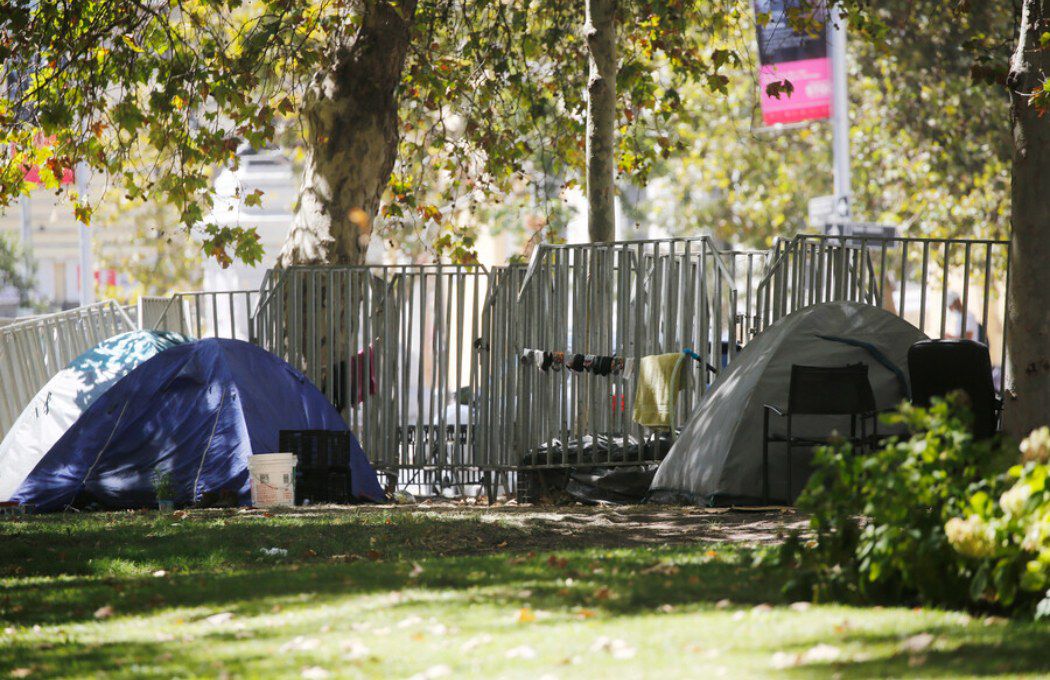 Carpas en eje Mapocho