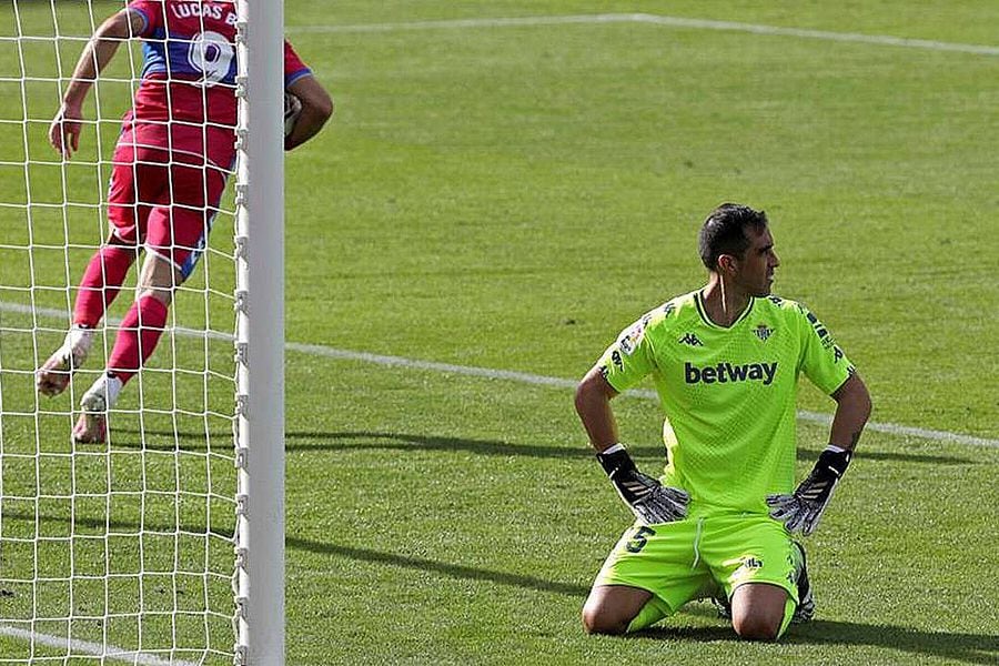 Claudio Bravo podría jugar en Colo Colo en 2021