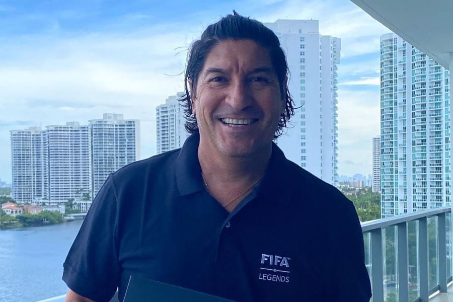 "Viva Chile mier...": Iván Zamorano sorprendió votando en las elecciones desde Miami