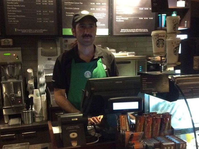 Dirigente del sindicato de Starbucks amenaza: "Yo no atenderé a ningún policía"