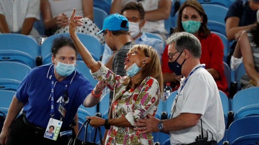 “Fuck you, Rafa”: la echaron del estadio por hacerle un “oyúo” a Nadal