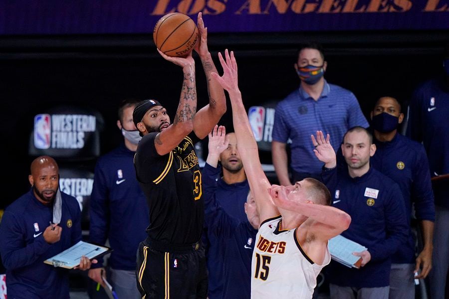 Los Lakers vencieron a Denver con triple de último segundo de Anthony Davis