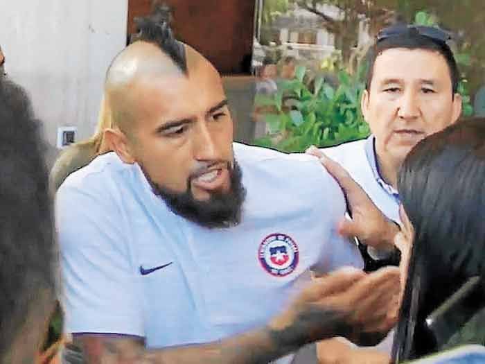 El "Rey" Arturo Vidal bajó del trono al rescate de su hermano