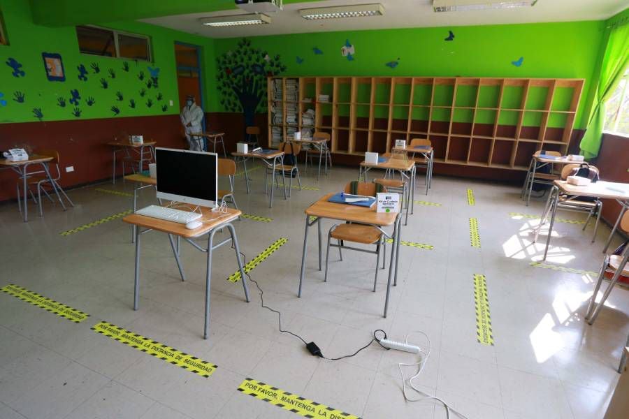 Colegio de Profesores afirma que no se puede volver a clases presenciales en marzo