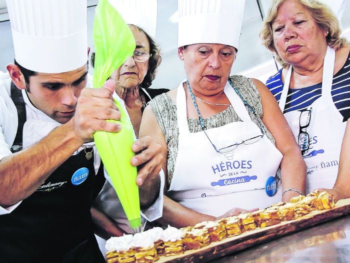 Abuelitos quedaron como héroes de la cocina en Valpo