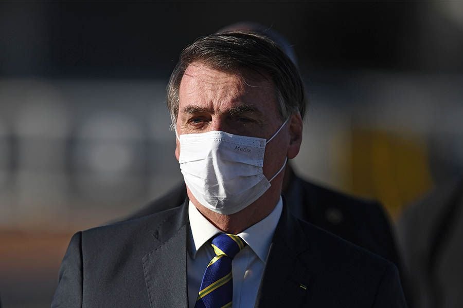 Jair Bolsonaro admitió que se contagió sacándose la mascarilla