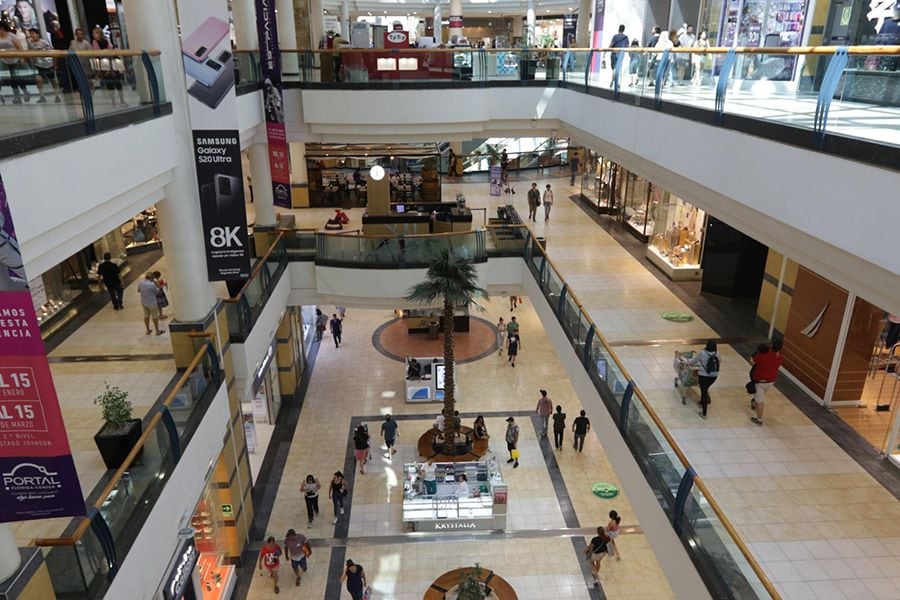 Gobierno anunció querella en contra de mujer con COVID-19 que paseó por el mall