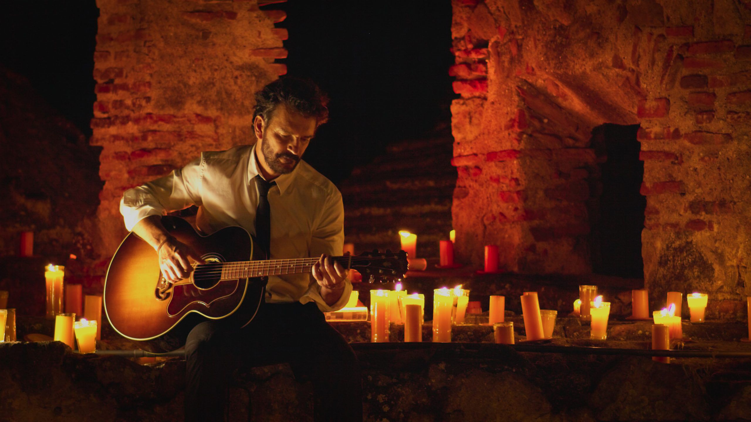 "El concierto que siempre soñé": Ricardo Arjona dará un show iluminado por velas y La Cuarta regala entradas