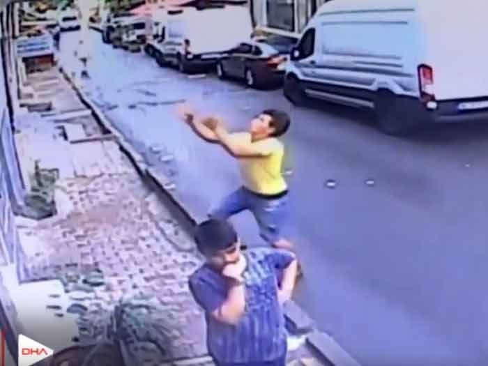 [Video] Increíble rescate de una niña que cayó desde un edificio