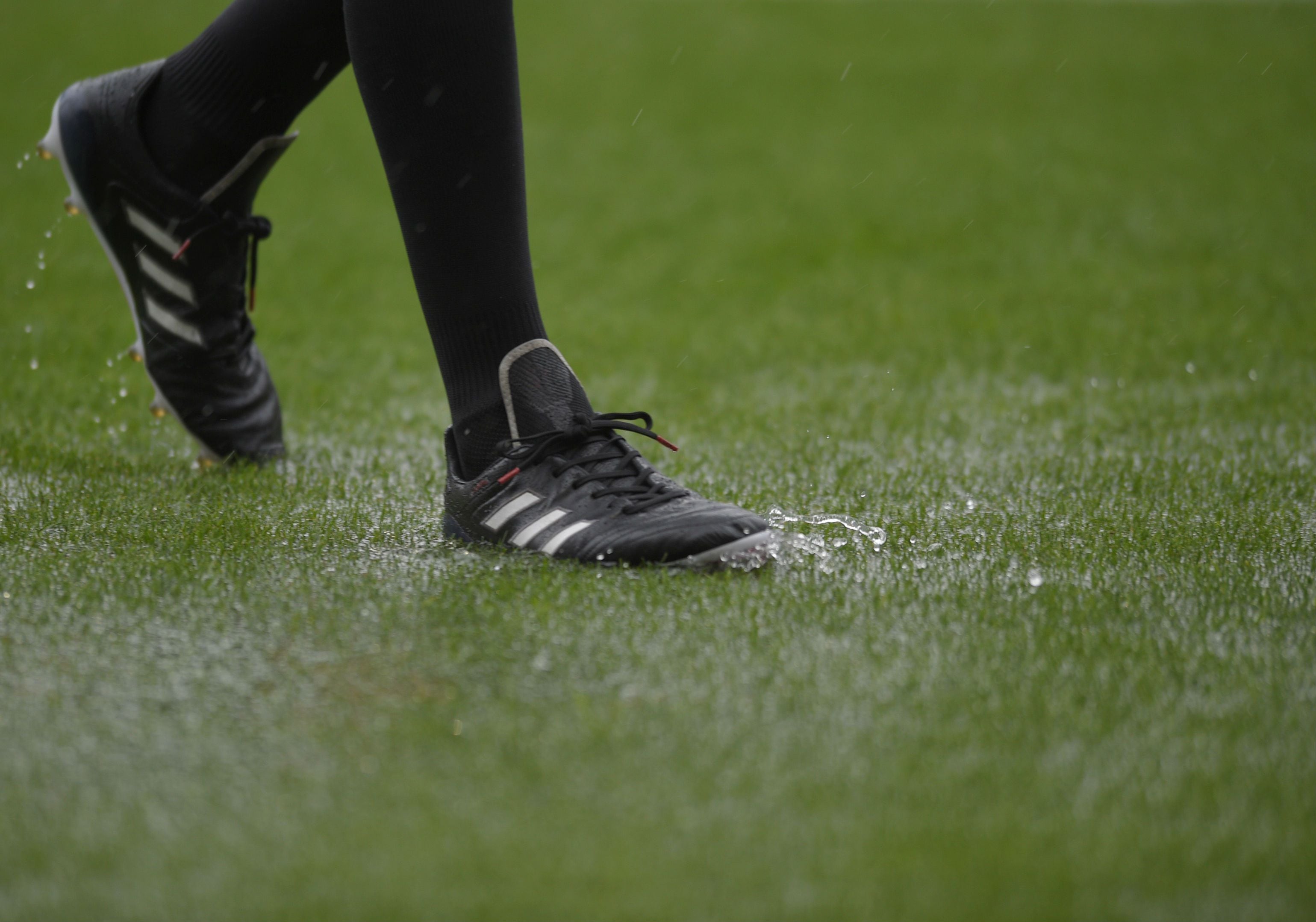 Suspenden duelo de ida de final de Copa Libertadores entre Boca y River por lluvia