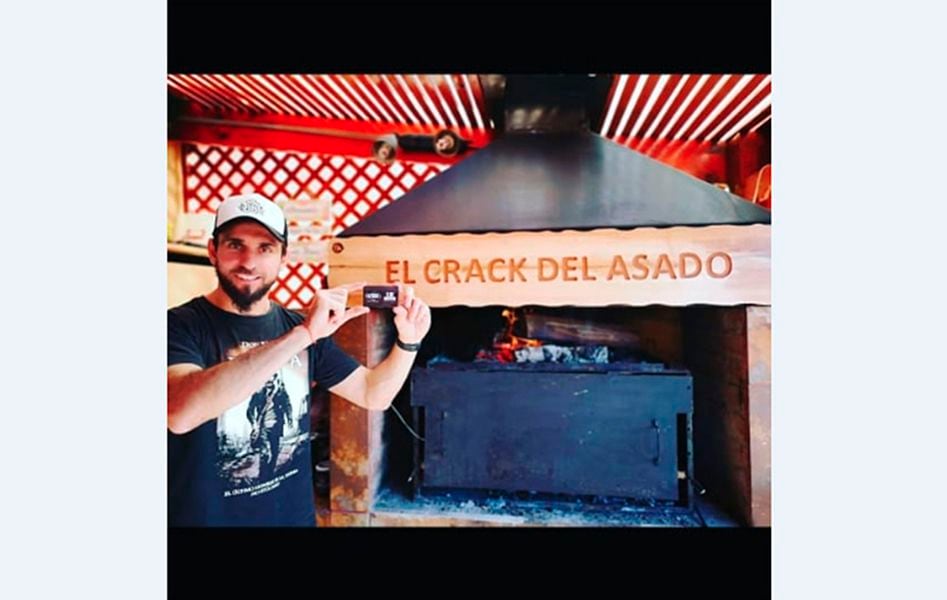 Lucas Giovini vuela de palo a palo como "El Crack del Asado"