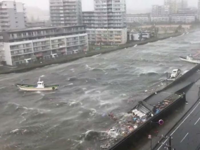 [Video] Así fue el paso del impresionante tifón que dejó seis muertos en Japón