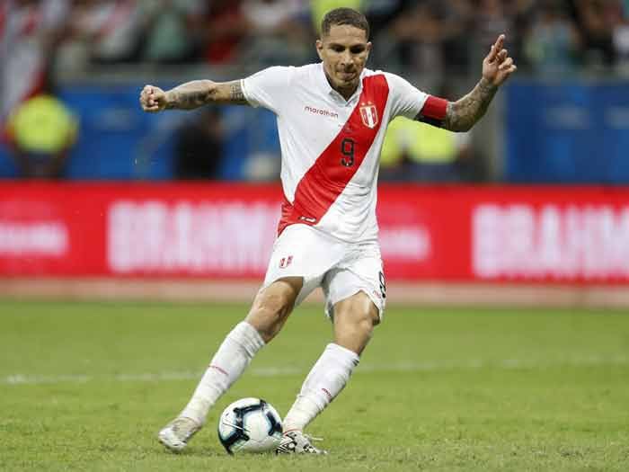 ¡Atentos, albos y azules! En Perú reportan que Colo Colo y la “U” están tras los pasos de Paolo Guerrero