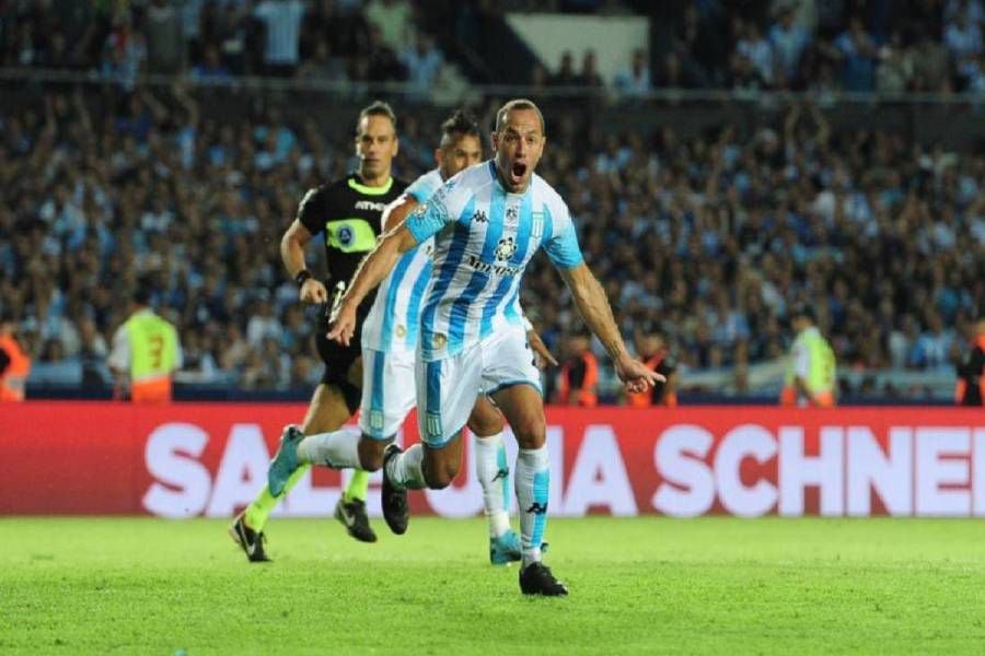 Marcelo Díaz locura: publican video comiendo plátano durante Clásico de Avellaneda