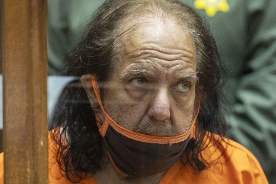 Ron Jeremy fue acusado de 33 cargos de violación y agresión sexual