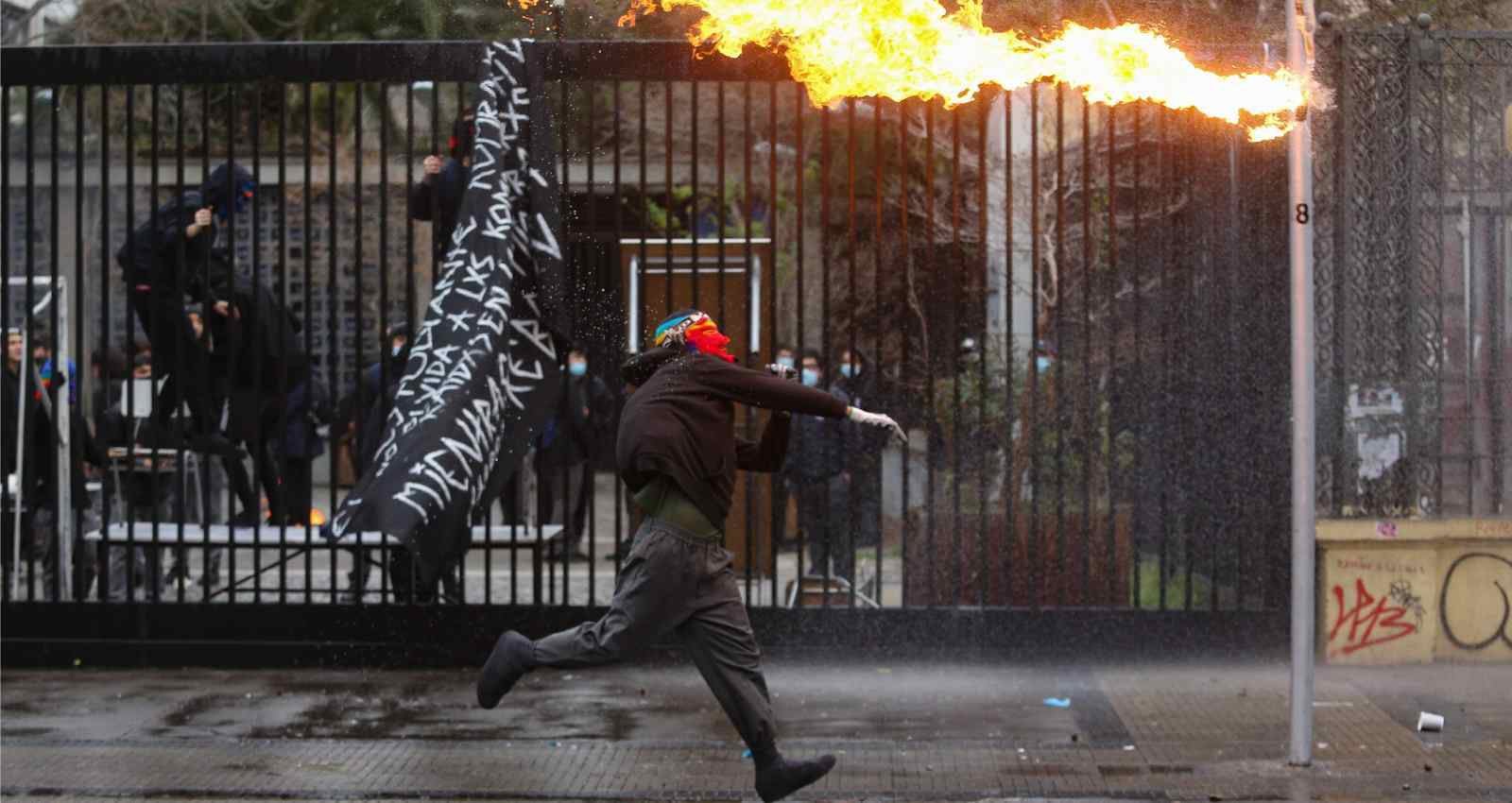 Manifestación de Overoles Blancos del Instituto Nacional