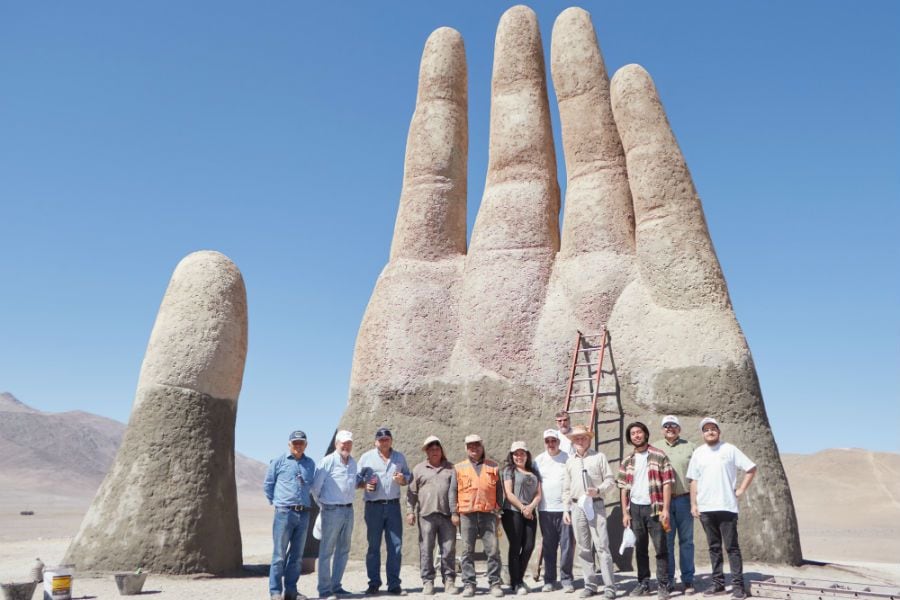 Restauran la Mano del Desierto de Antofagasta