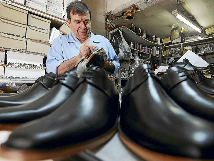 Zapato roto: ¿Quién repara la industria del calzado en Chile?