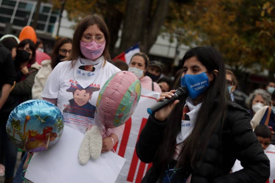 "Que se sepa la verdad": Madre de Tomás Bravo exige justicia a tres meses del crimen