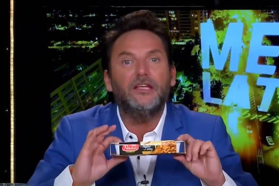 "No alcanzo a leer ni hue...": Daniel Fuenzalida sufrió fail al aire en Me Late Prime