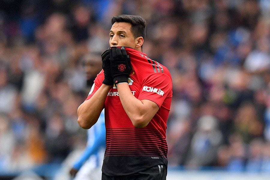 "La primera amarilla": Alexis Sánchez partió con el pie izquierdo su retorno al Manchester United