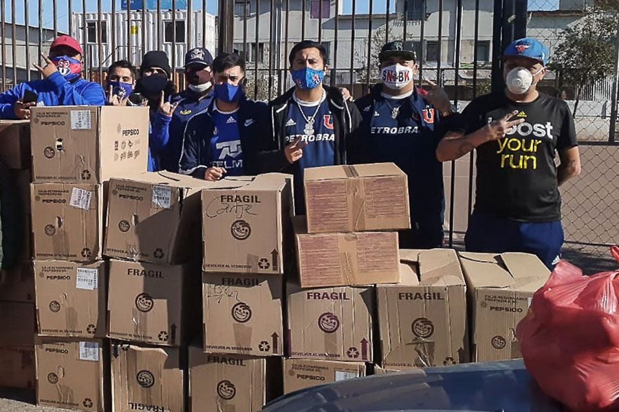 La hinchada azul se pone con la gente