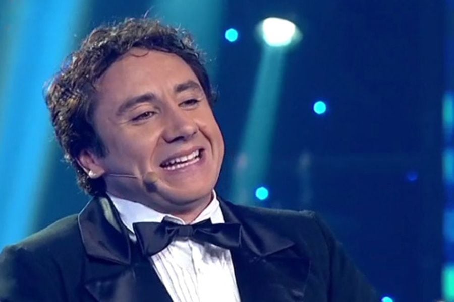 Claudio Olate cantó ópera por el balcón y casi le piden la Gaviota