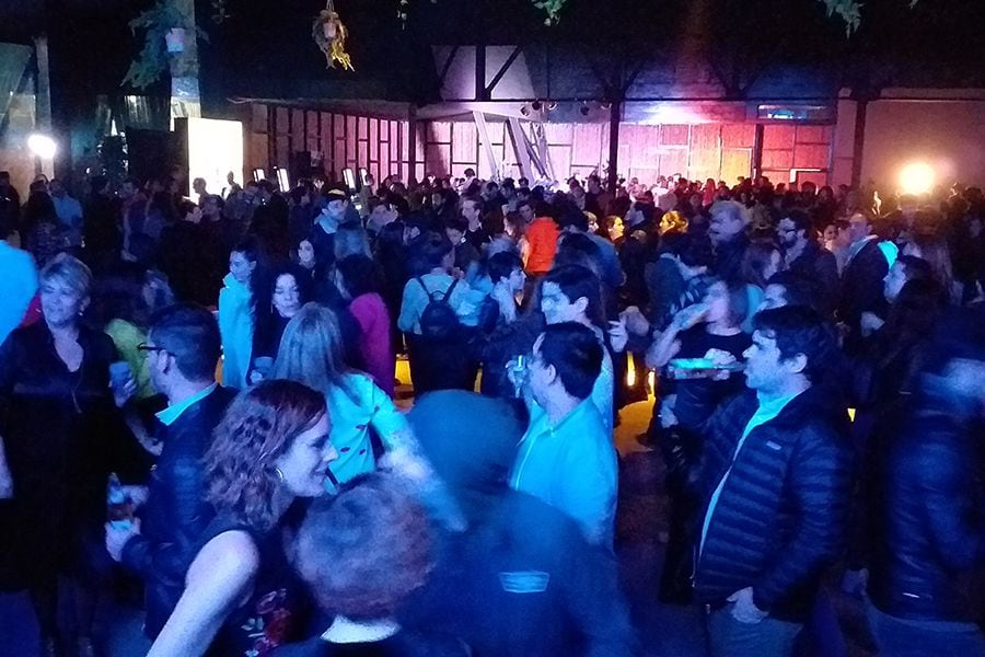 Fiesta de Radio Zero prendió la noche santiaguina con rostros de la TV