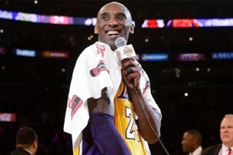 Subastan en 33 mil dólares la última toalla que usó Kobe Bryant en la NBA