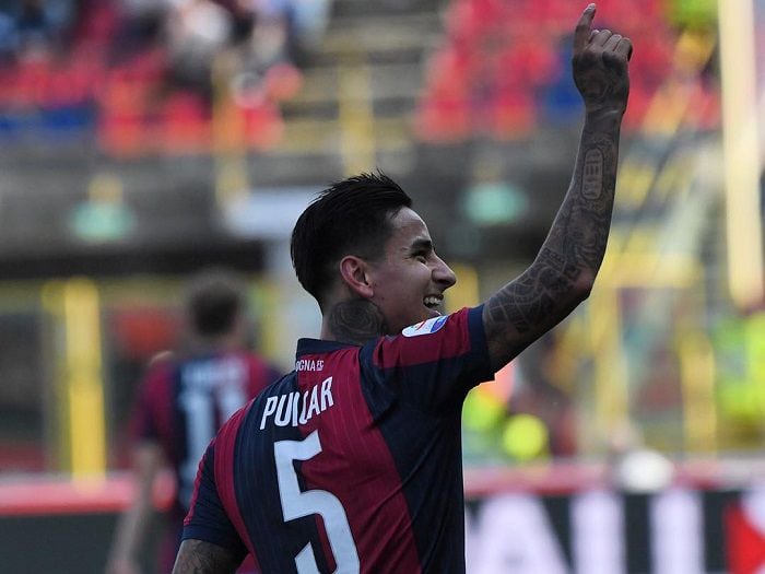 [Video] Erick Pulgar anotó golazo de tiro libre y aleja al Bologna del descenso