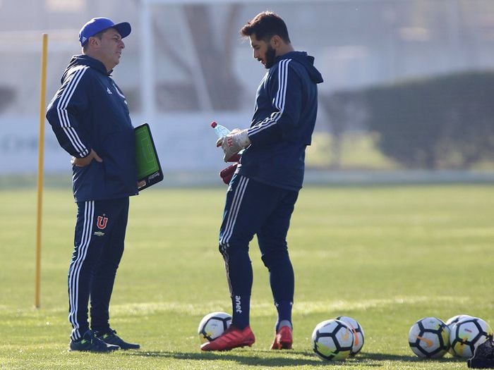 Calentamiento en la cancha desata conflicto entre Colo Colo y la "U"