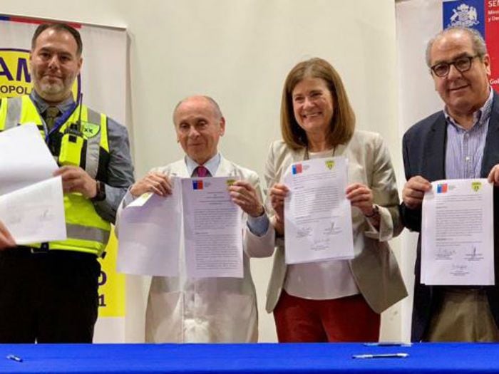 SAMU Metropolitano firma convenio con Sename para proteger a niños vulnerables