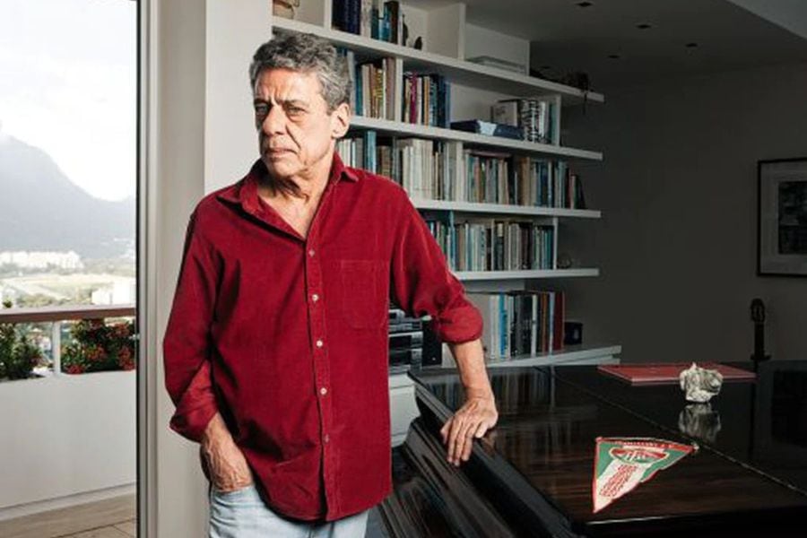 El regreso de Chico Buarque: el brasileño vuelve con una novela sobre un Río de Janeiro feroz