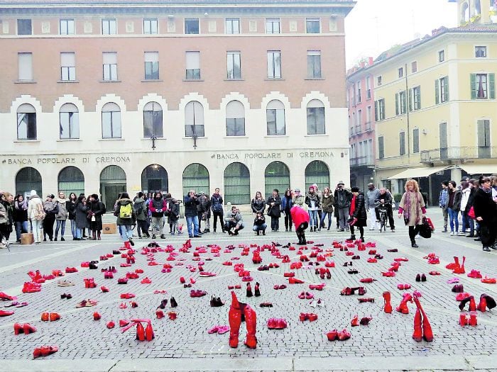 El grito de los zapatos rojos