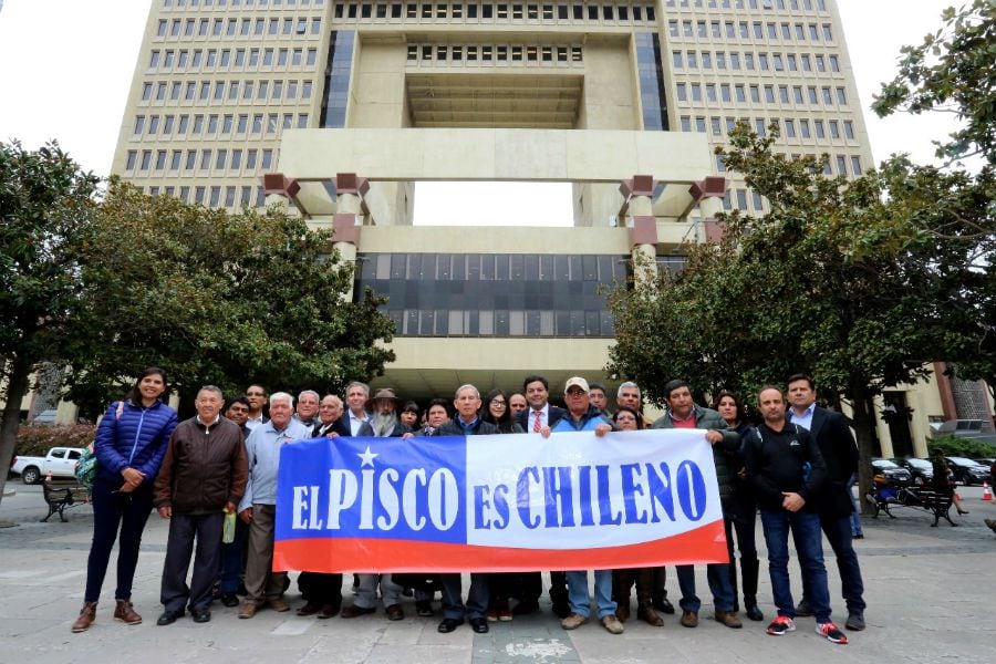 Presentan proyecto que prohíbe el ingreso al país de destilados peruanos que lleven el nombre pisco