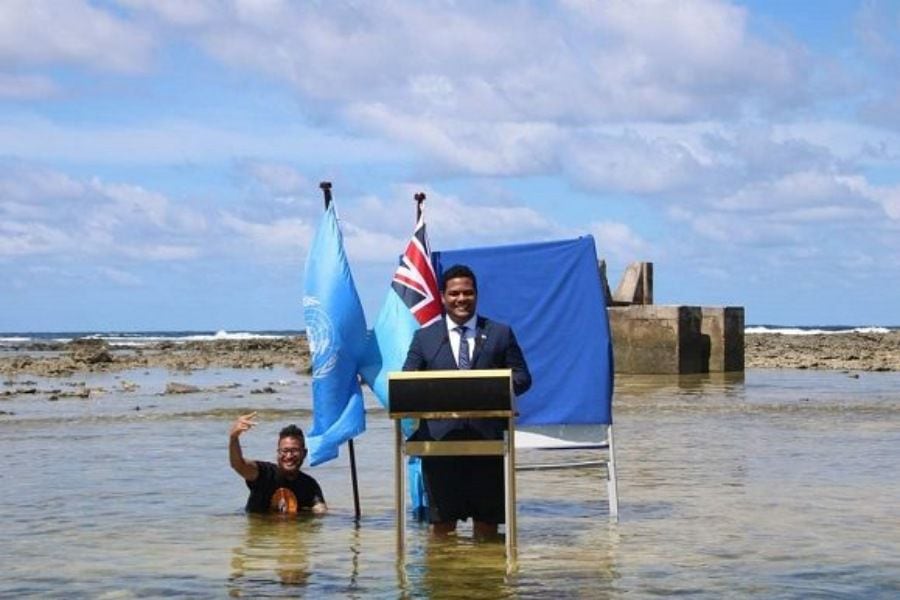 Canciller de Tuvalu grabó su discurso de la COP26 con "el agua hasta las rodillas"