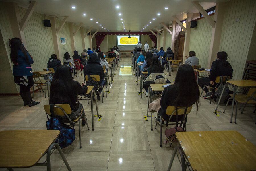 Minsal determinó piso mínimo para eliminar aforos en colegios